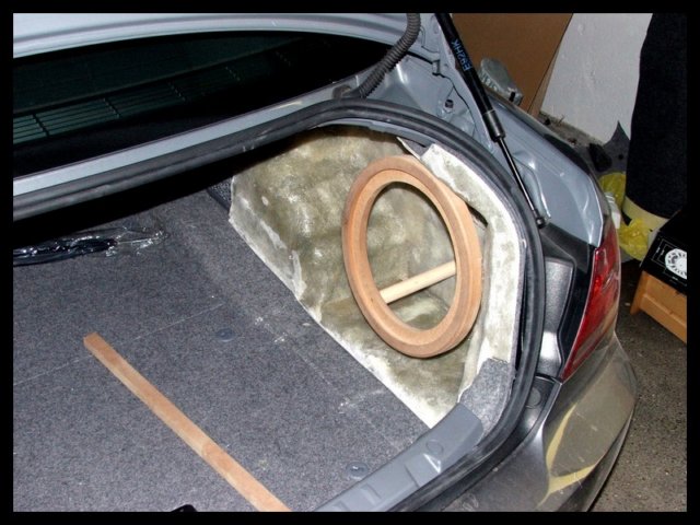 bmw_335i_subwoofer_002.jpg