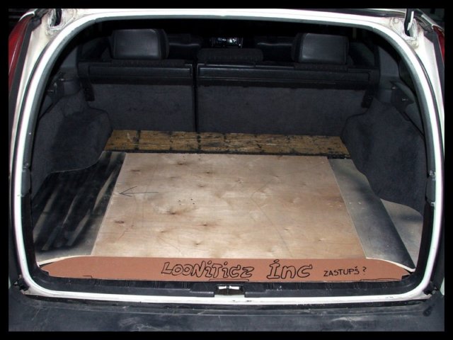 volvo_850_rear_001.jpg