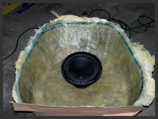 volvo_850_subwoofer_002.jpg