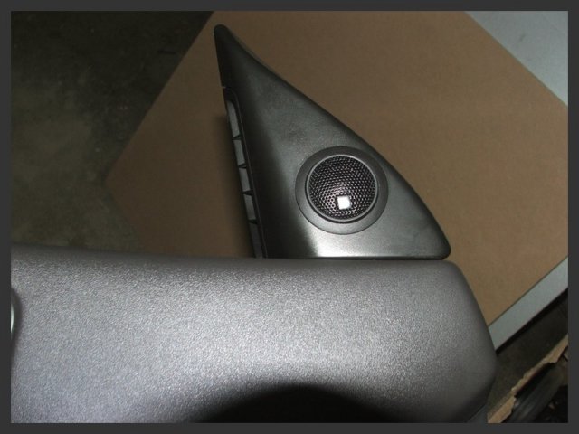 volvo_v50_speakers_001.jpg